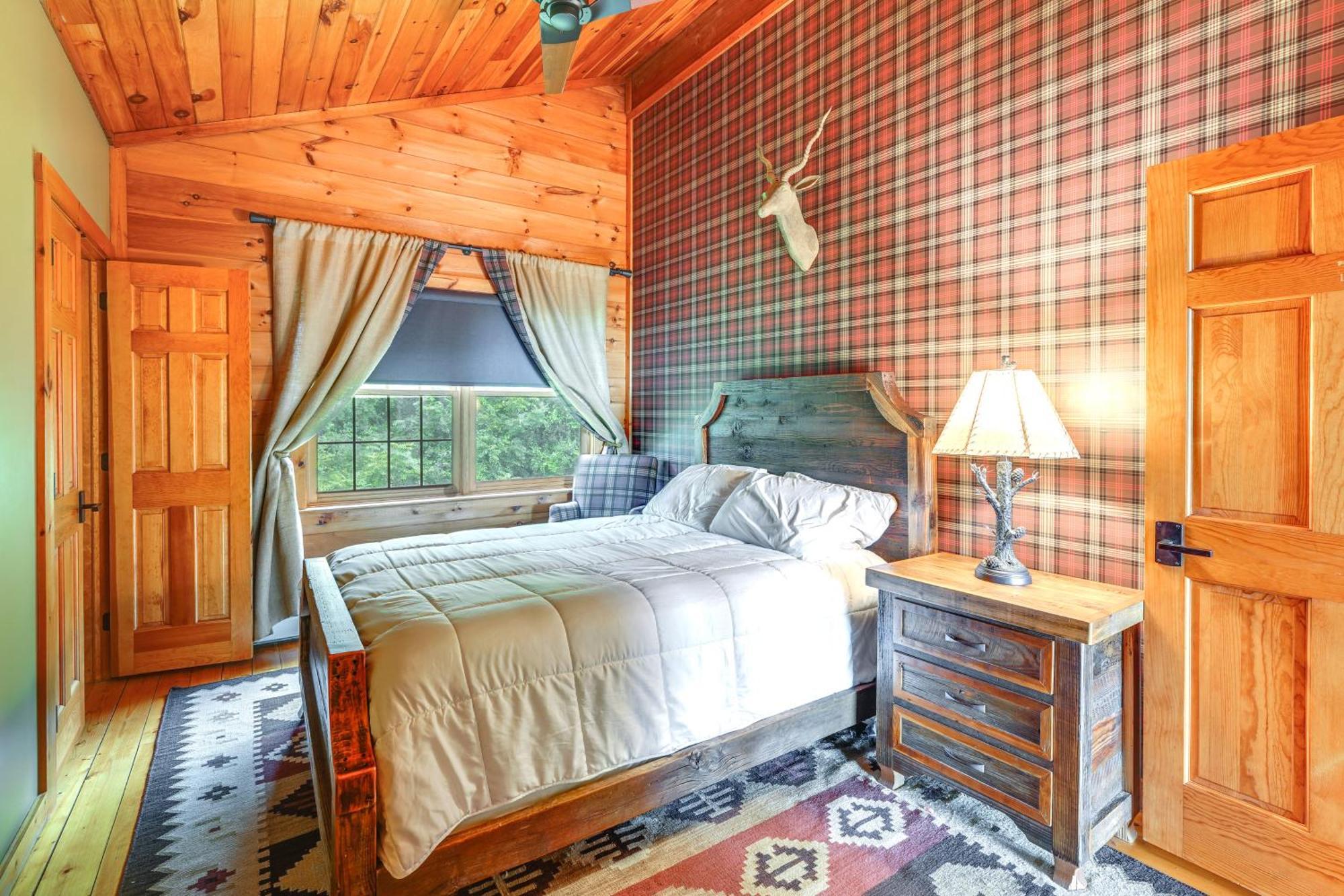 Luxury Log Cabin With Ev Charger And Mtn Views! Blairstown 外观 照片